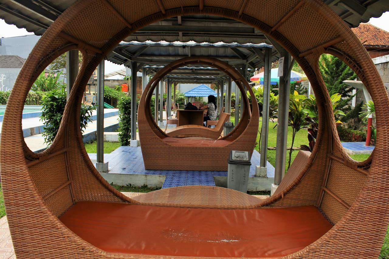 RedDoorz Hostel @ Dago 2 Bandung Zewnętrze zdjęcie