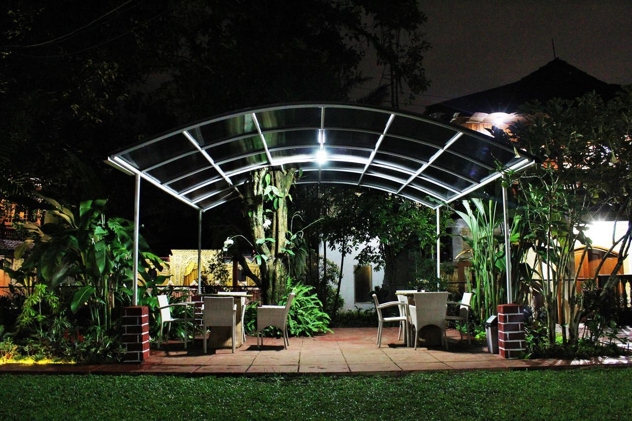 RedDoorz Hostel @ Dago 2 Bandung Zewnętrze zdjęcie