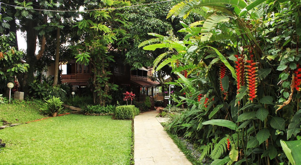RedDoorz Hostel @ Dago 2 Bandung Zewnętrze zdjęcie