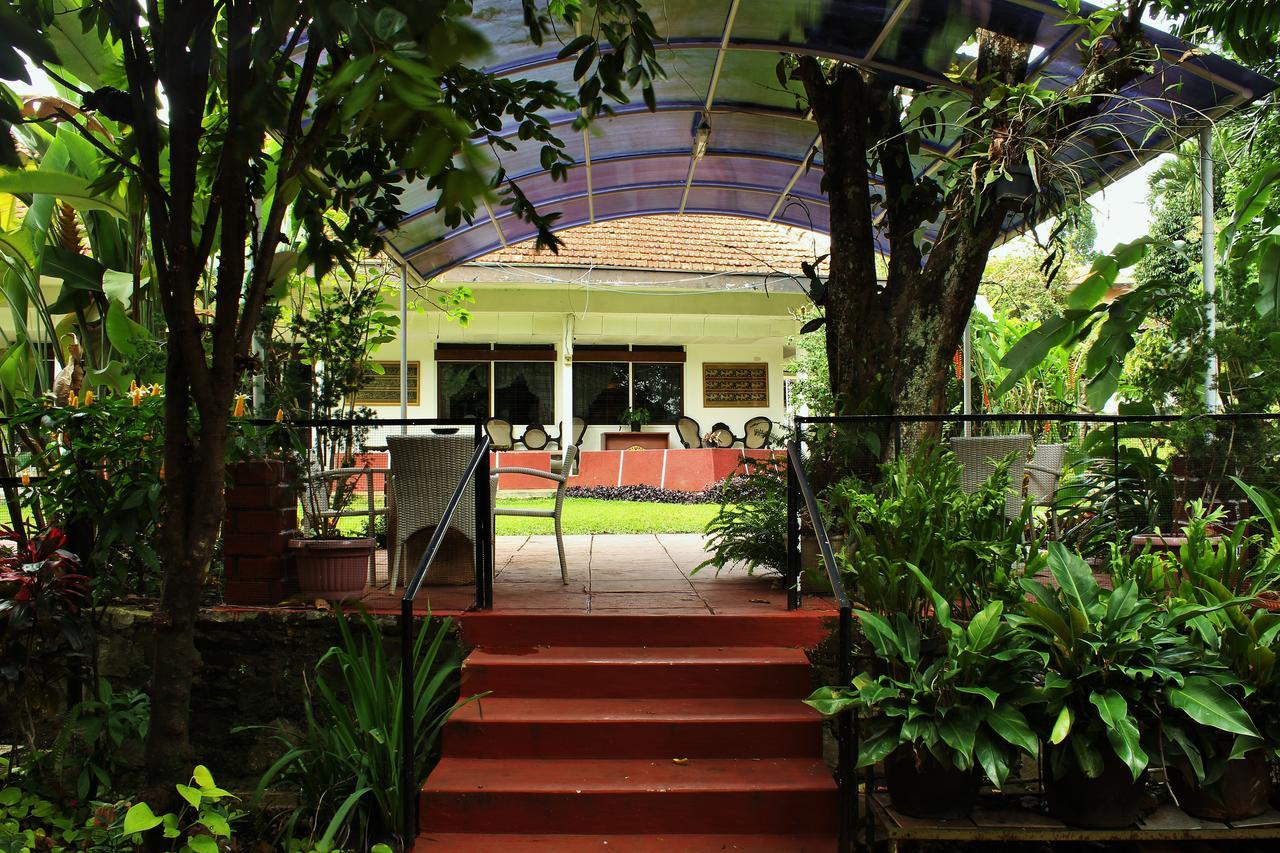 RedDoorz Hostel @ Dago 2 Bandung Zewnętrze zdjęcie