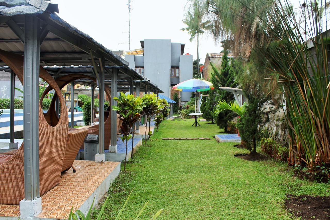 RedDoorz Hostel @ Dago 2 Bandung Zewnętrze zdjęcie