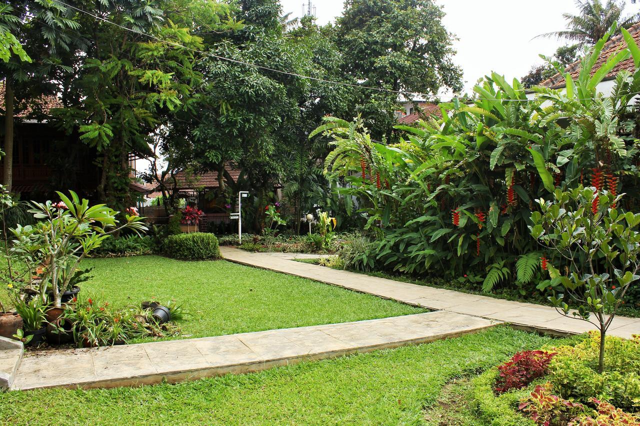 RedDoorz Hostel @ Dago 2 Bandung Zewnętrze zdjęcie