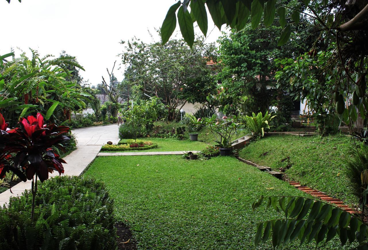 RedDoorz Hostel @ Dago 2 Bandung Zewnętrze zdjęcie