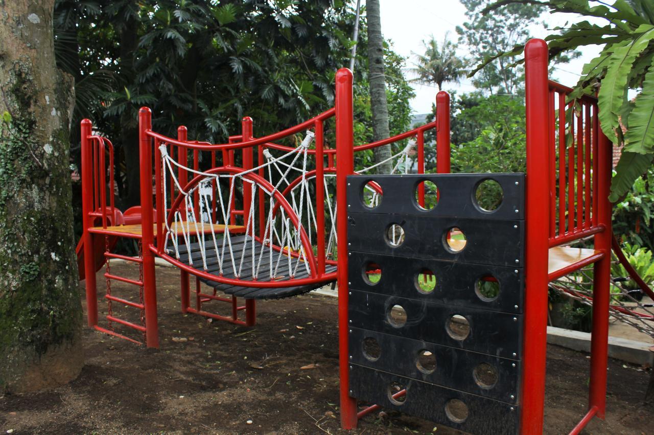 RedDoorz Hostel @ Dago 2 Bandung Zewnętrze zdjęcie