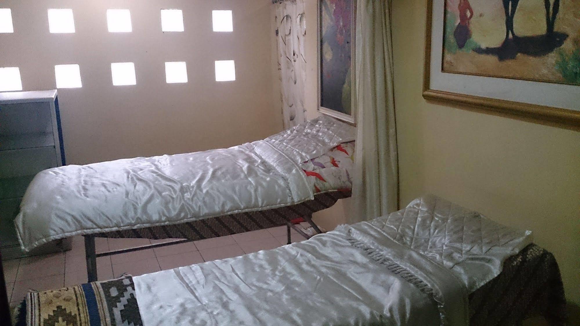 RedDoorz Hostel @ Dago 2 Bandung Zewnętrze zdjęcie
