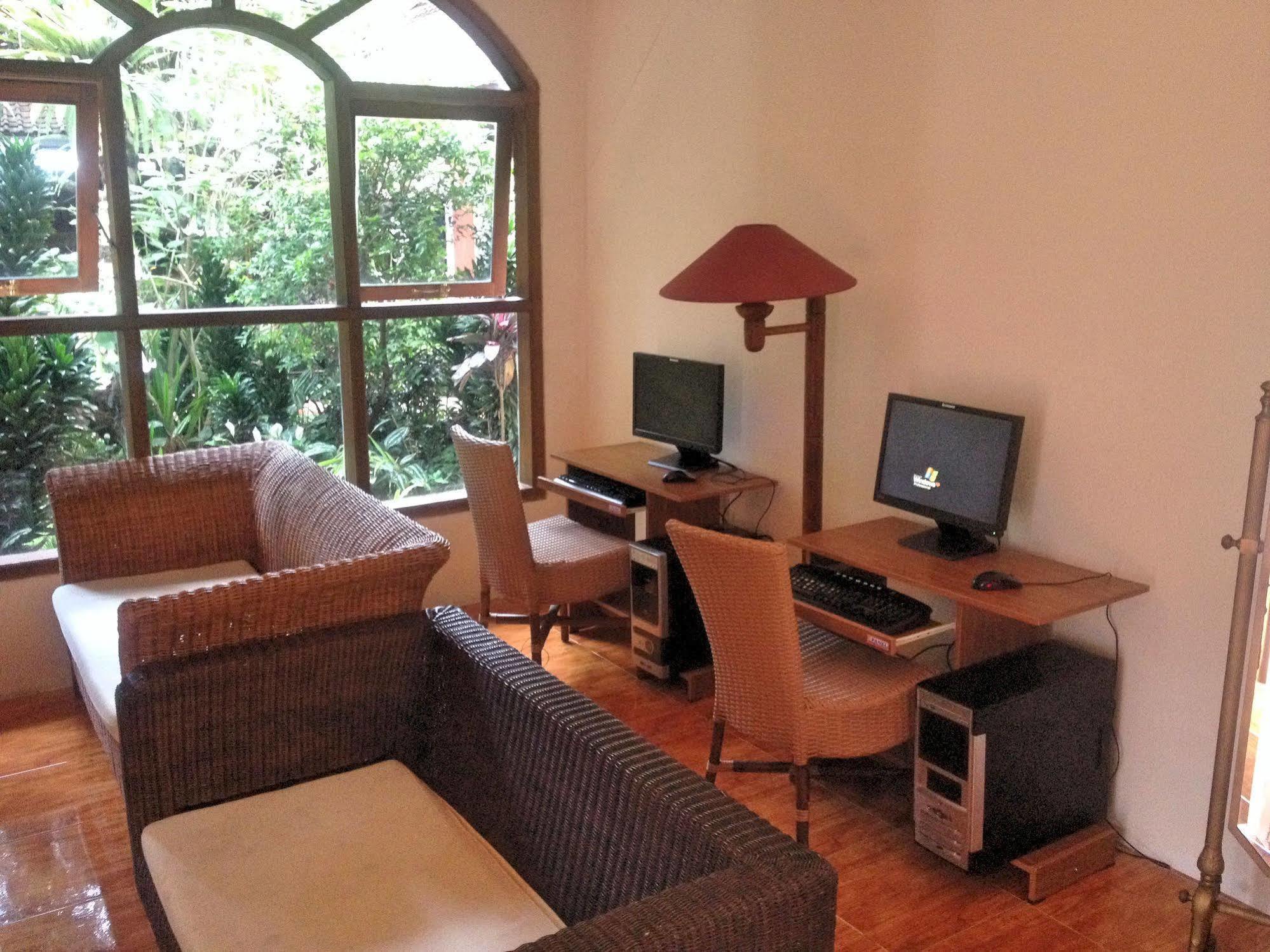RedDoorz Hostel @ Dago 2 Bandung Zewnętrze zdjęcie
