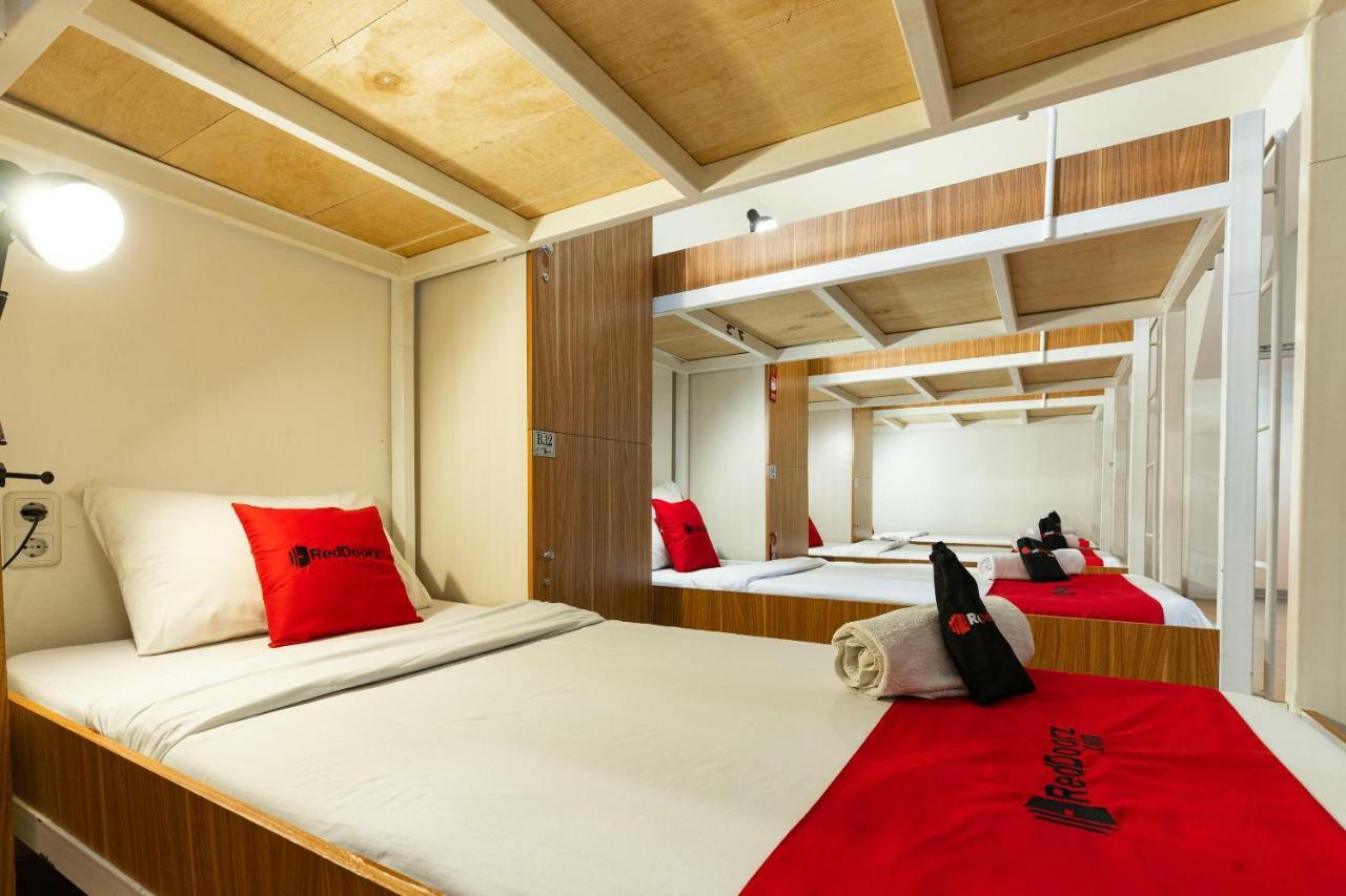 RedDoorz Hostel @ Dago 2 Bandung Zewnętrze zdjęcie