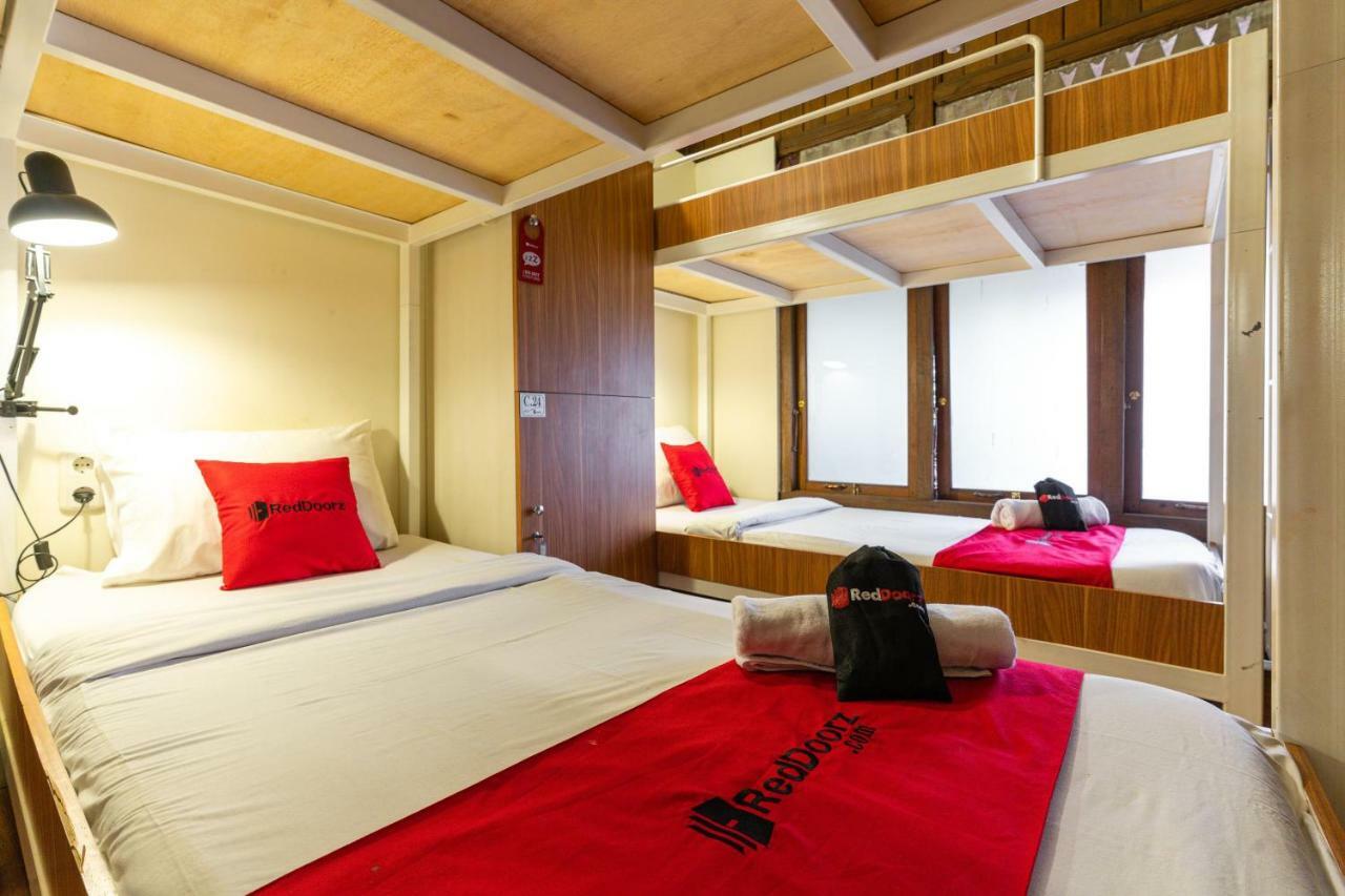 RedDoorz Hostel @ Dago 2 Bandung Zewnętrze zdjęcie
