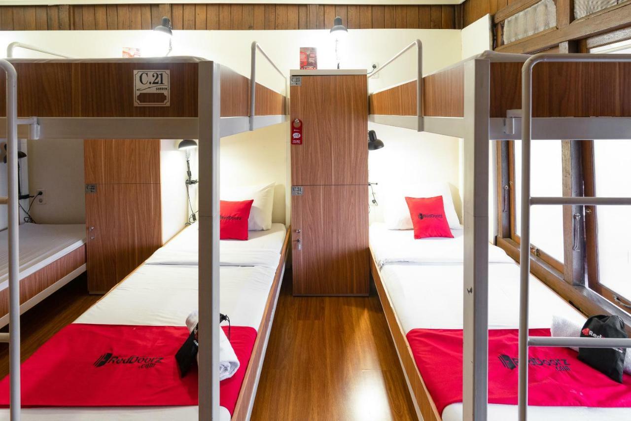 RedDoorz Hostel @ Dago 2 Bandung Zewnętrze zdjęcie